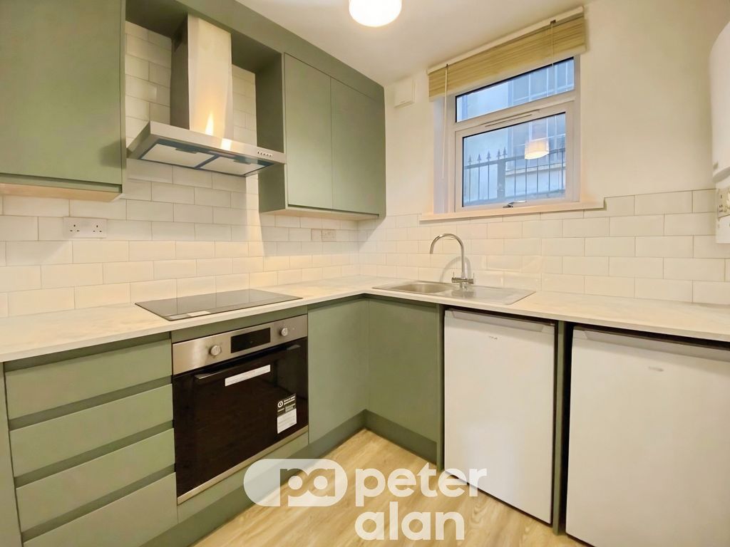 Property photo 2 of 7 Kitchen