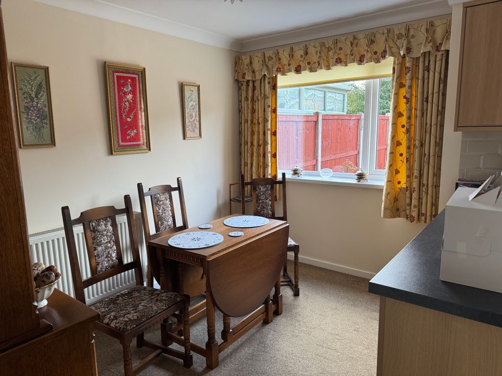Property photo 3 of 9 Dining Area