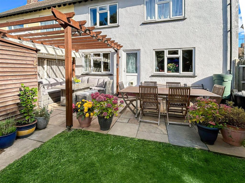 Property photo 3 of 19 Garden