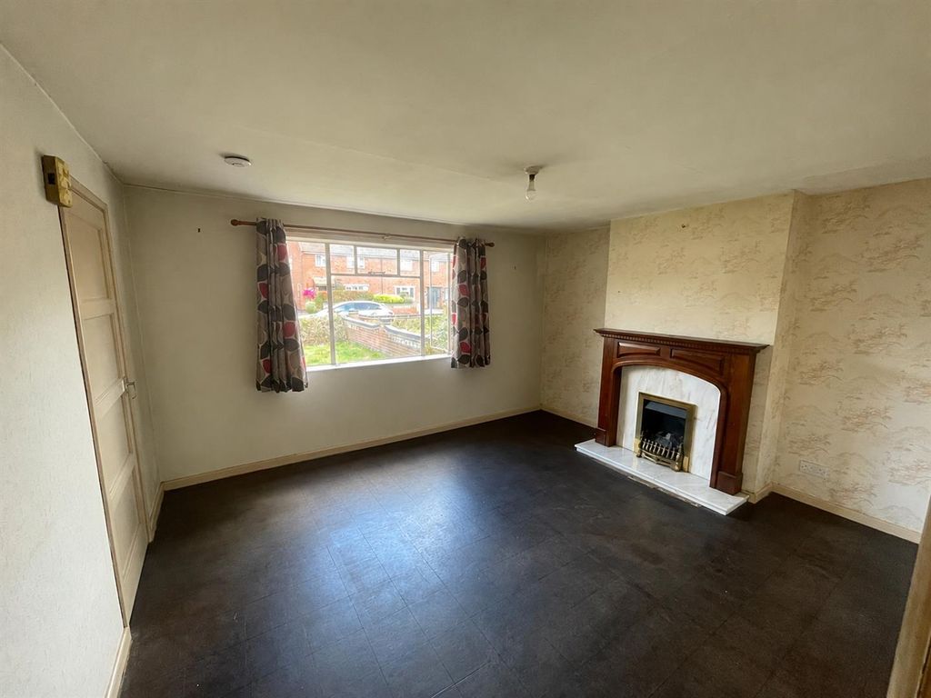 Property photo 2 of 11 Living Room