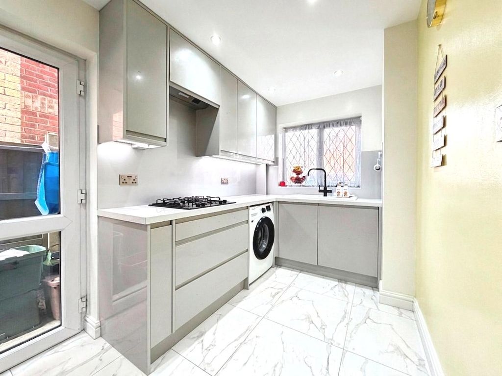 Property photo 2 of 27 Kitchen