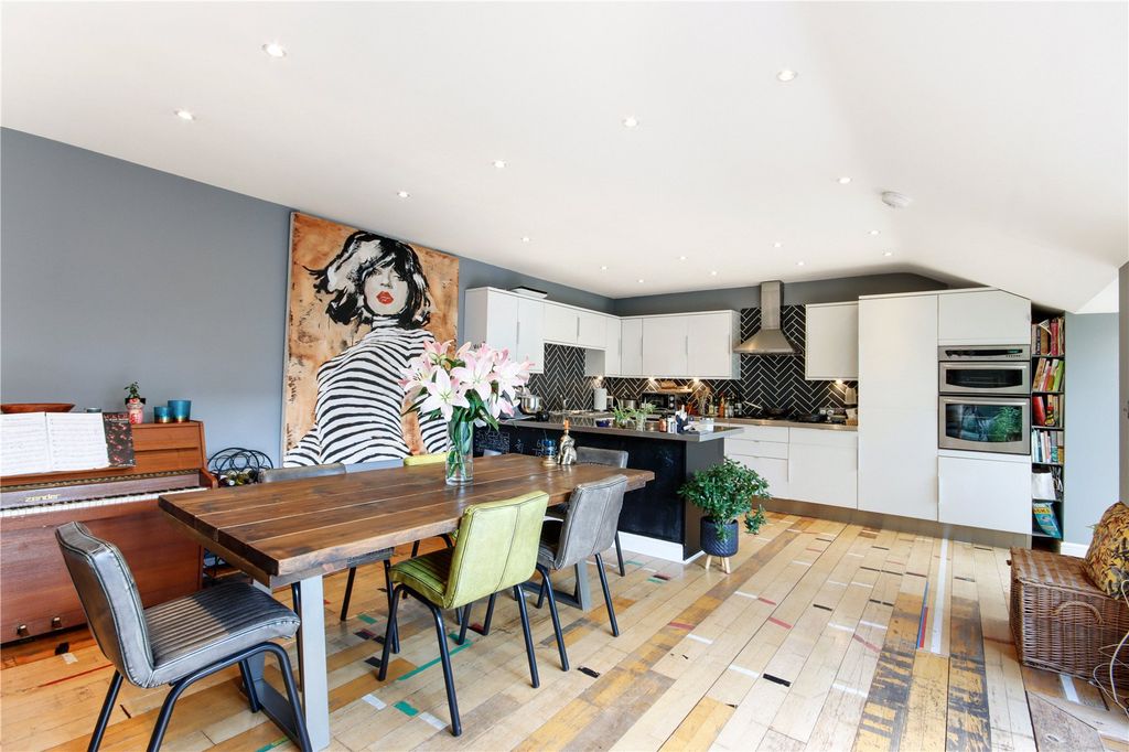 Property photo 3 of 13 Kitchen/Dining Room