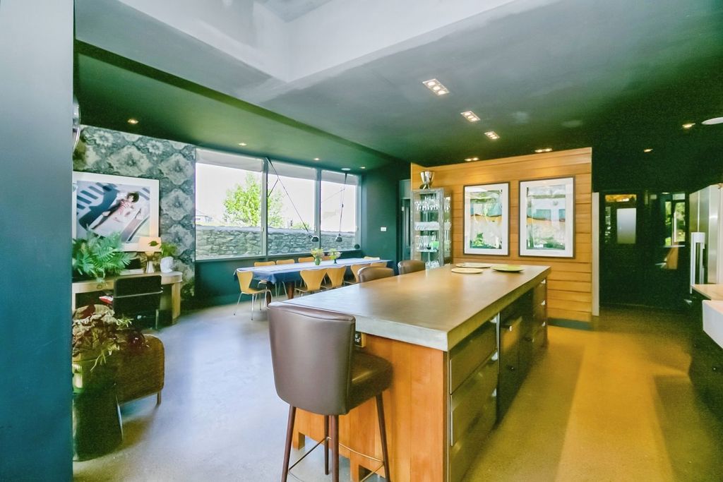 Property photo 3 of 25