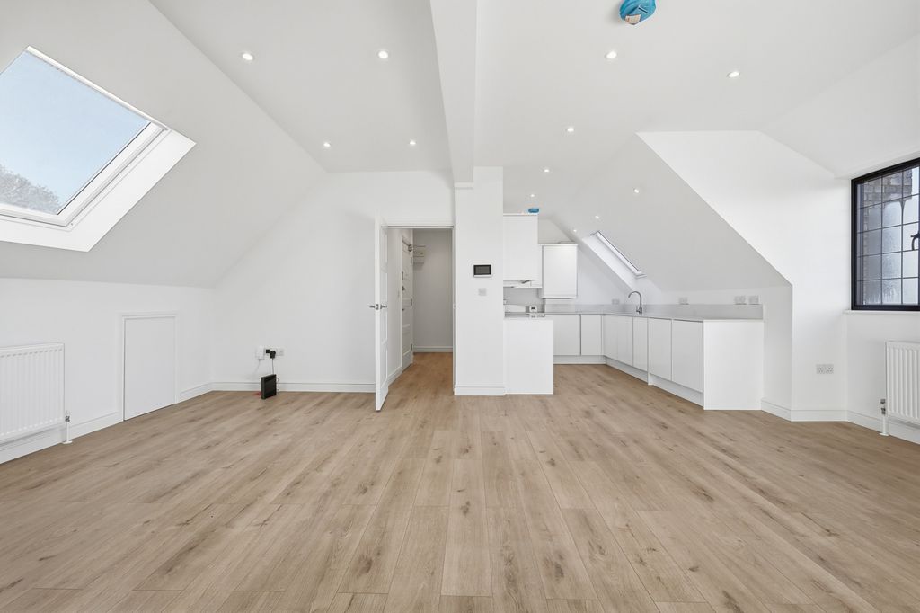 Property photo 3 of 23 Reception