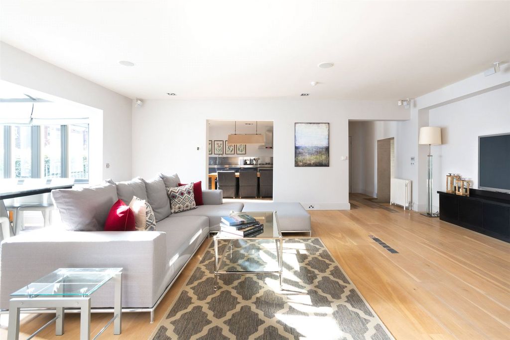 Property photo 2 of 12 Picture No. 20