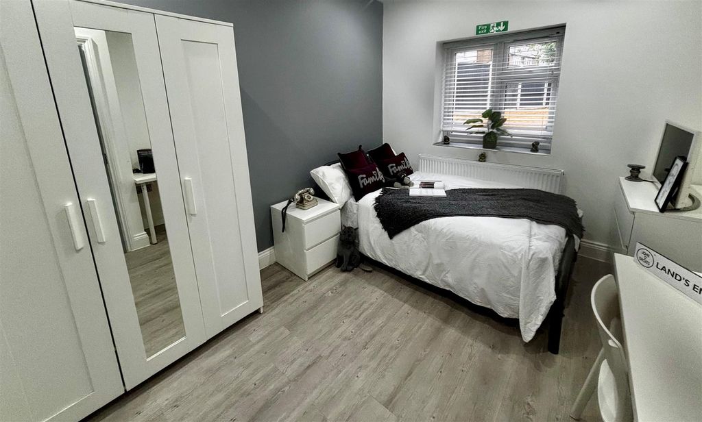 Property photo 3 of 15 Bed 2.Jpg