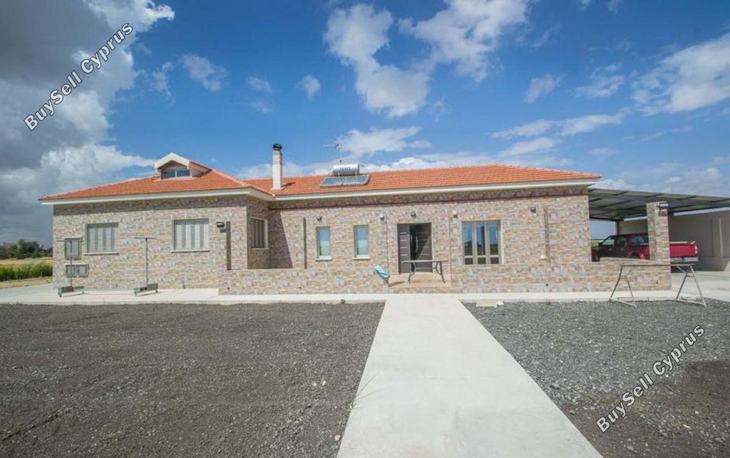 Property photo 2 of 20