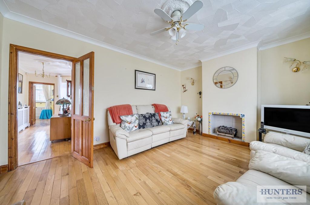 Property photo 2 of 14 Lounge