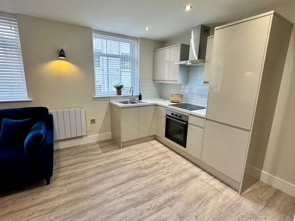 Property photo 1 of 9 1000050686.Jpg