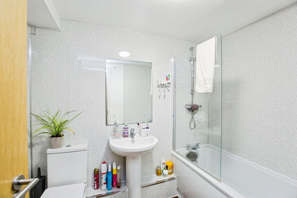 Additional image 9 of 1 bed flat for saleMixenden Road, Halifax HX2