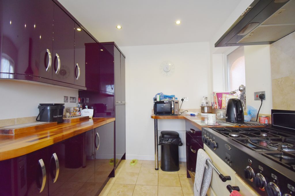 Property photo 3 of 16 Kitchen 2