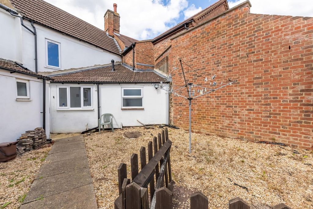 Property photo 2 of 27