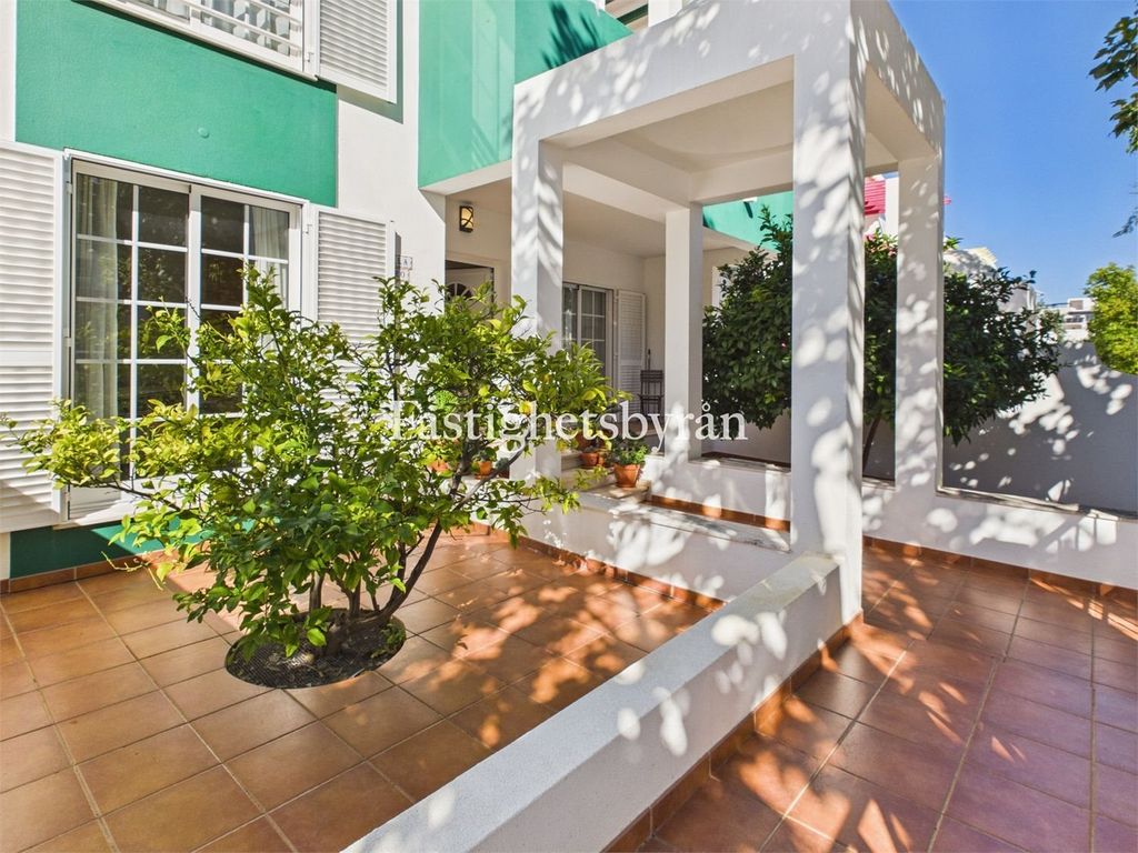 Property photo 2 of 40