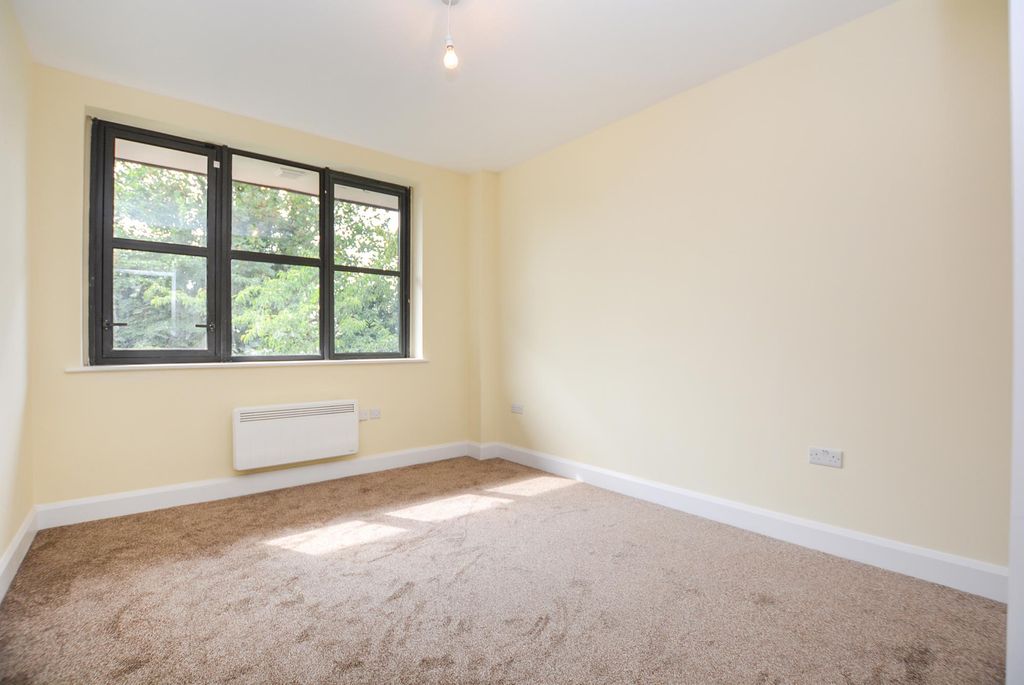 Property photo 3 of 7 Bedroom 1