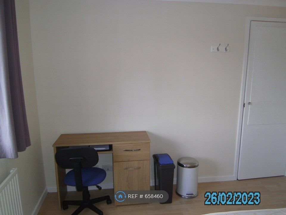 Property photo 3 of 8 Large Double Room 1