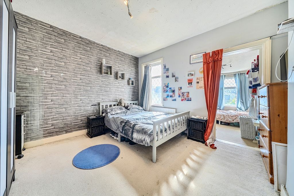 Property photo 2 of 18 5376442