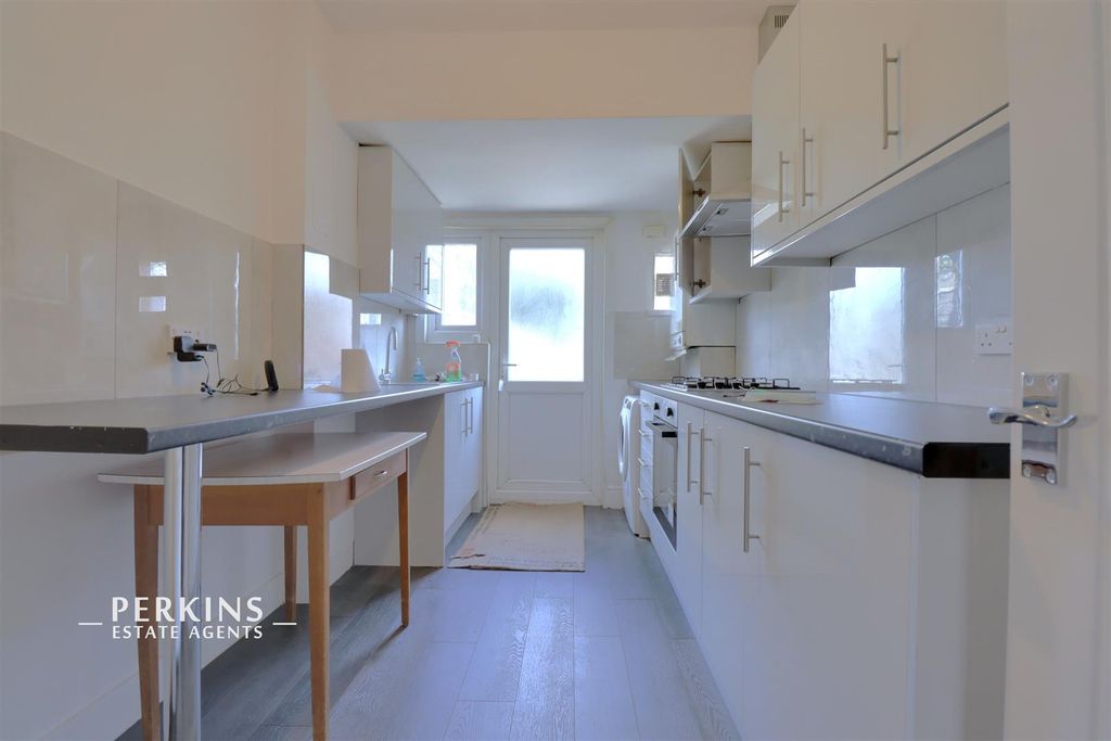 Property photo 2 of 8 Kitchen.Jpg