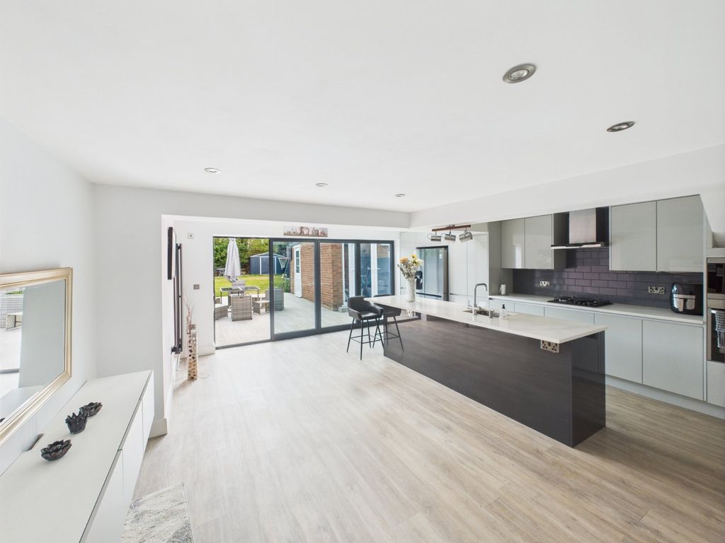 Property photo 2 of 12 Kitchen Dining Room