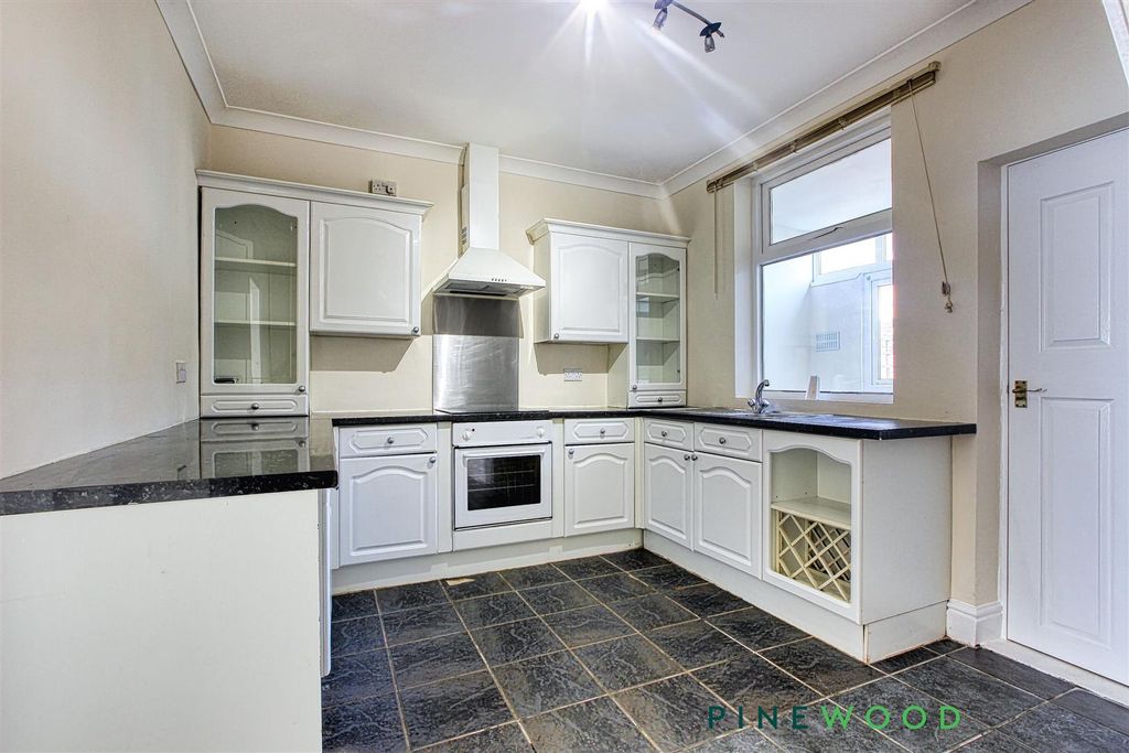 Property photo 2 of 12 Kitchen Diner