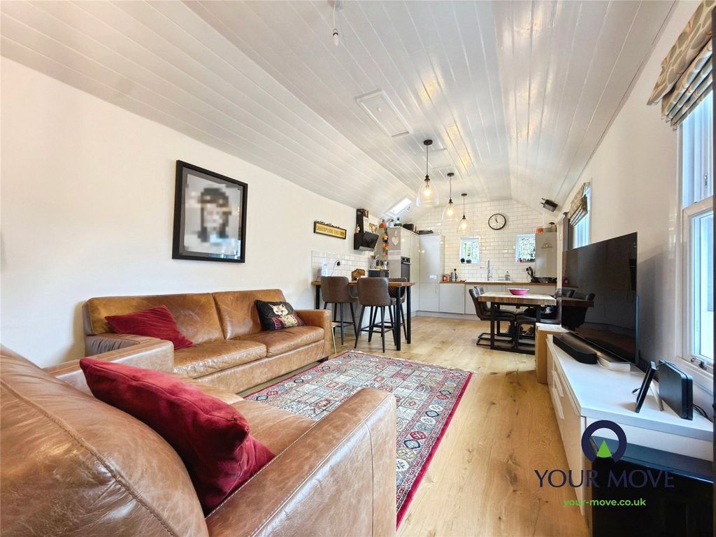 Property photo 2 of 15 Kitchen/Living