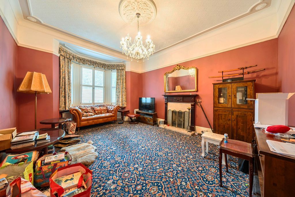 Property photo 2 of 18 5191802
