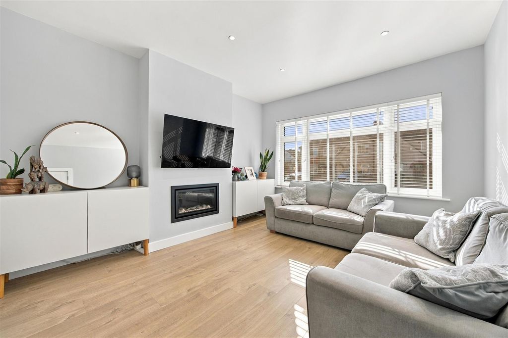 Property photo 3 of 14 Living Room