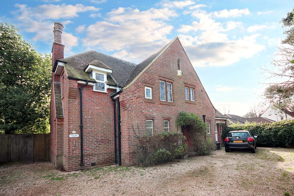 Property photo 2 of 21