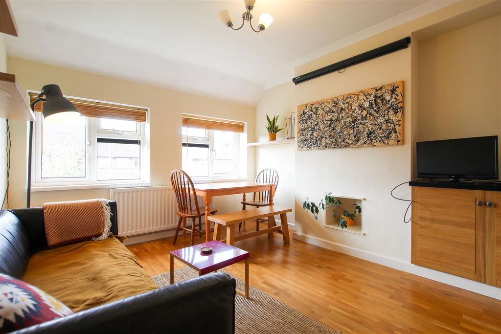 Property photo 3 of 11 2.Jpg