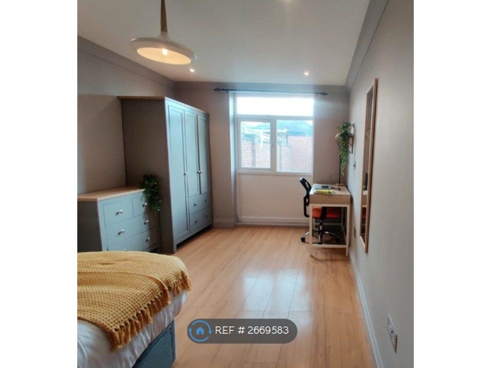 Property photo 3 of 9 £950 Pcm Bedroom ( All Bills Inc.)