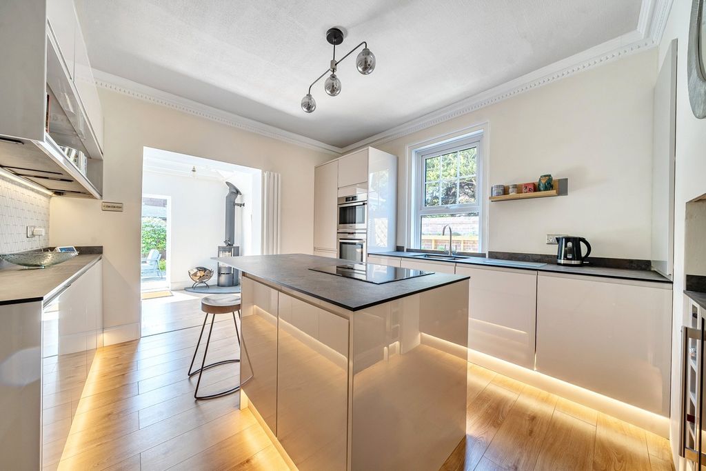 Property photo 2 of 16 Kitchen/Diner