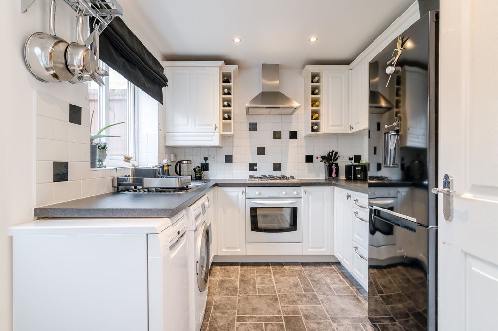 Property photo 2 of 22