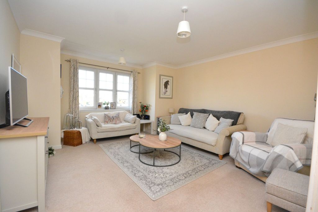 Property photo 2 of 13