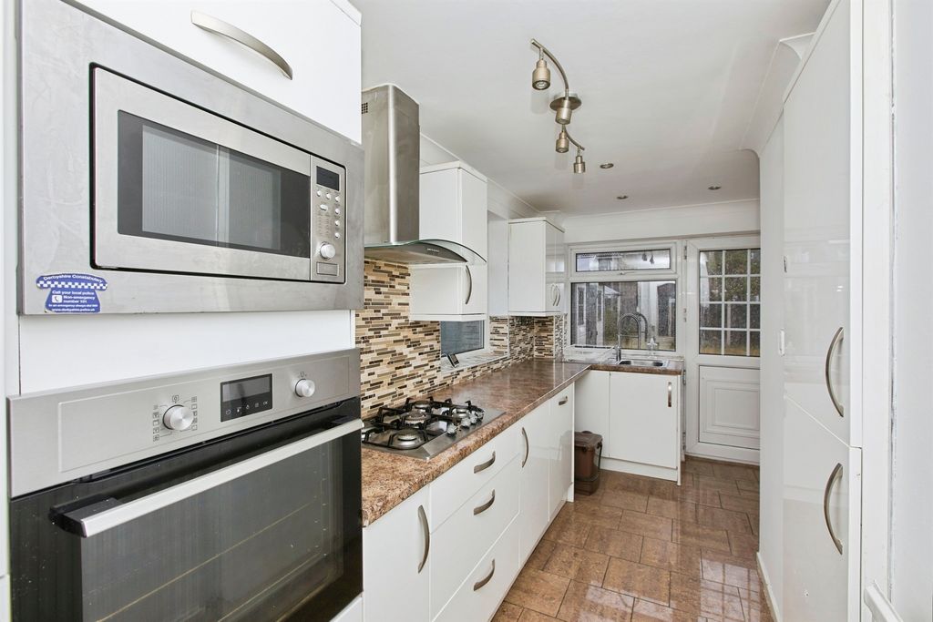 Property photo 2 of 16