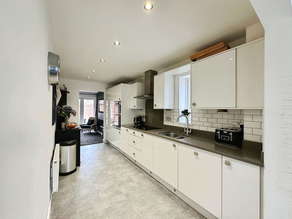 Property photo 3 of 19 Photo 16