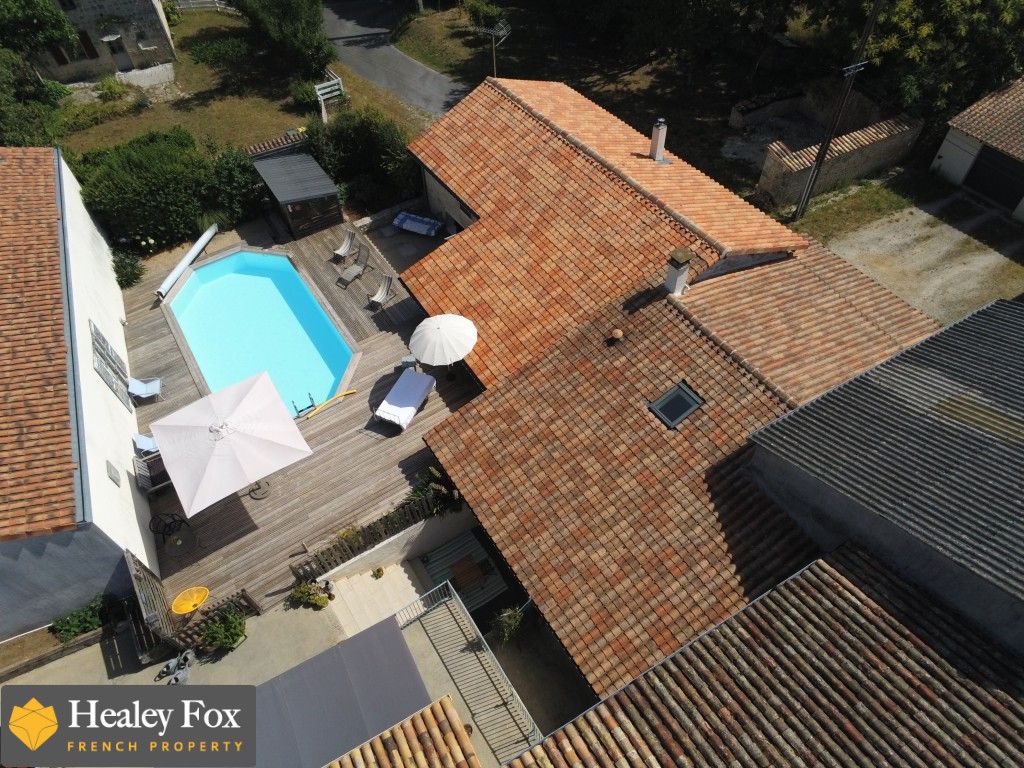 Property photo 3 of 48 1._Maison_Avec_Gte_Et_Piscine__Vendre_3_6A3E421B9621d