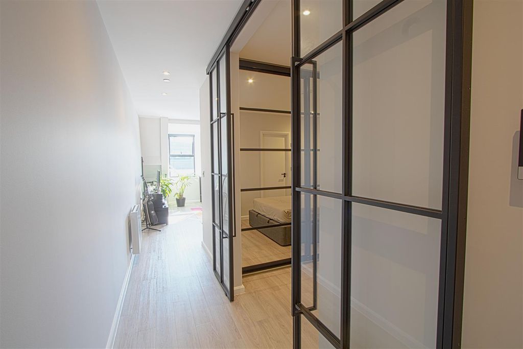 Property photo 2 of 11 Hall .Jpg