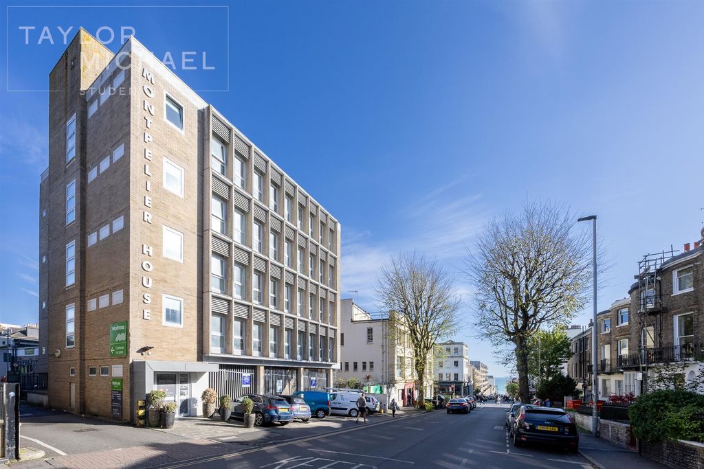 Property photo 1 of 8 External