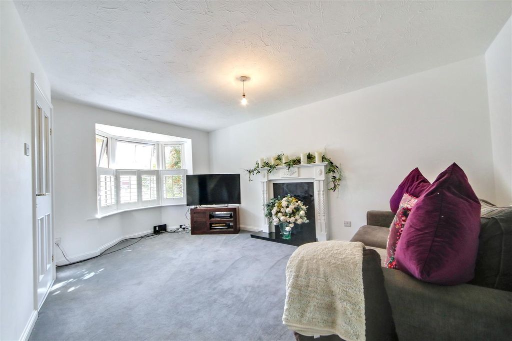 Property photo 3 of 13 Lounge.Jpg