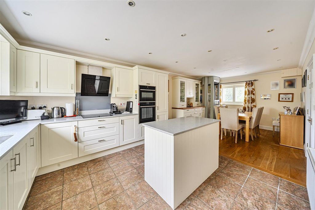 Property photo 2 of 19 Kitchen / Dining Room