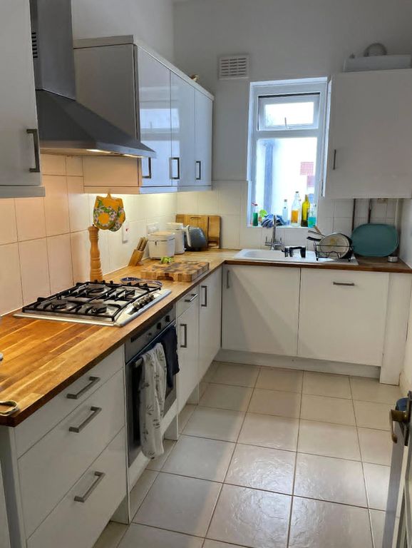 Property photo 3 of 10 Kitchen