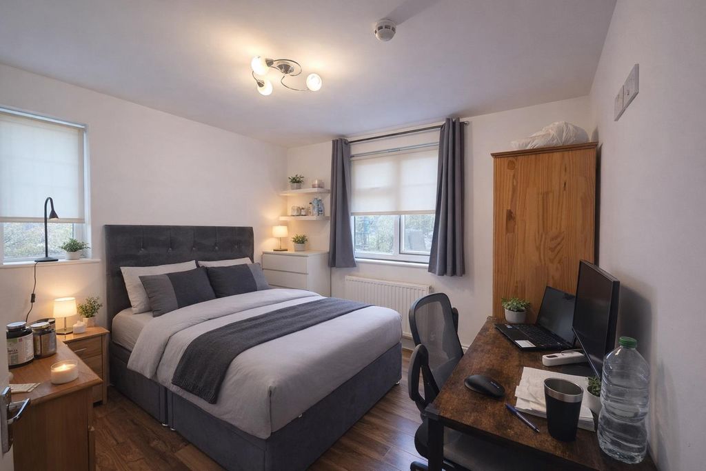 Property photo 2 of 6 Bedroom 1