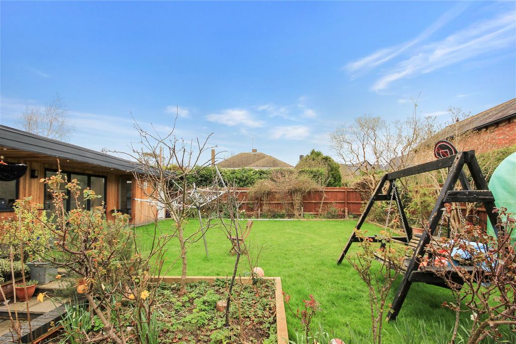 Property photo 2 of 30 Garden.Jpg