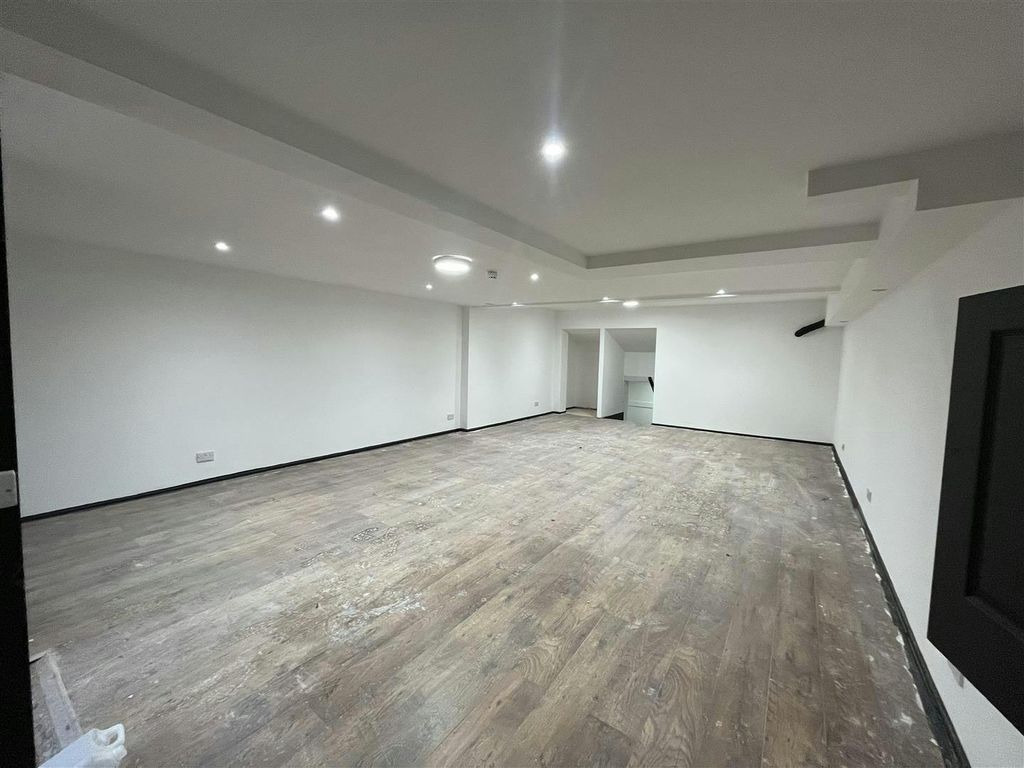 Property photo 3 of 6 Piccadilly 3.Jpg