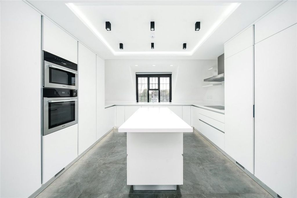 Additional image 9 of 3 bed flat to rentBeech Hill Avenue, Hadley Wood EN4