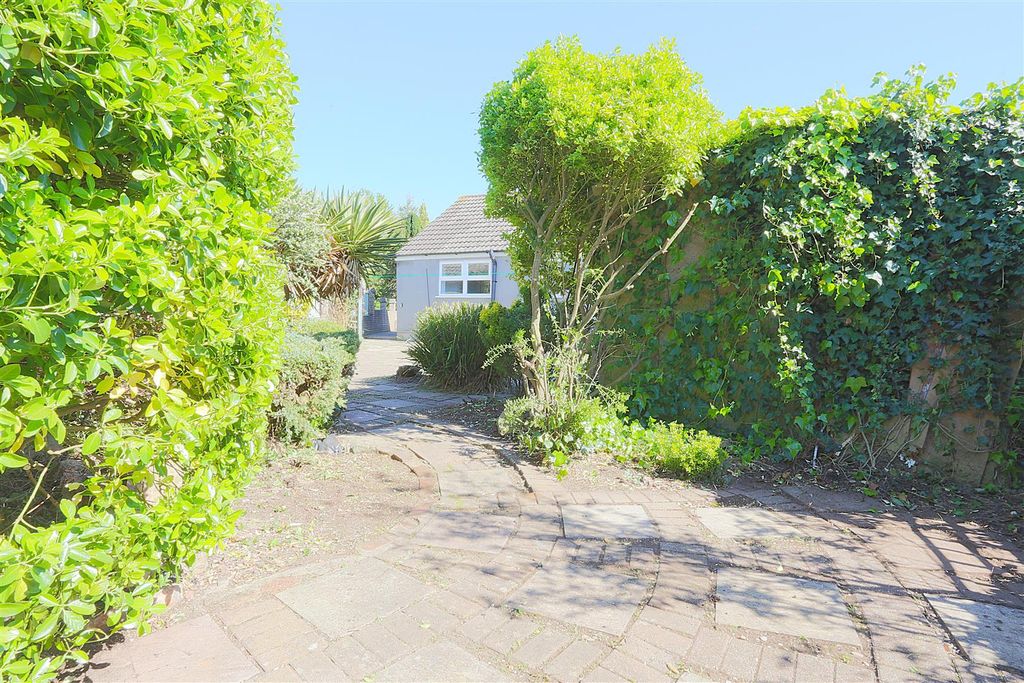 Property photo 3 of 17