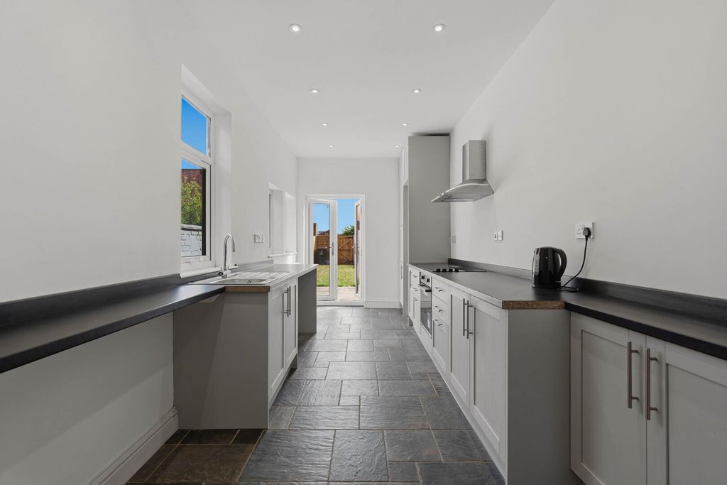 Property photo 2 of 24 Kitchen