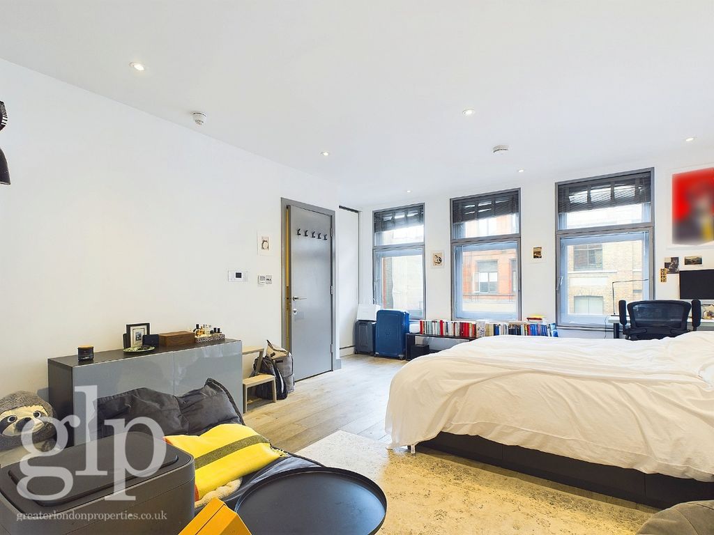 Property photo 3 of 12 955863