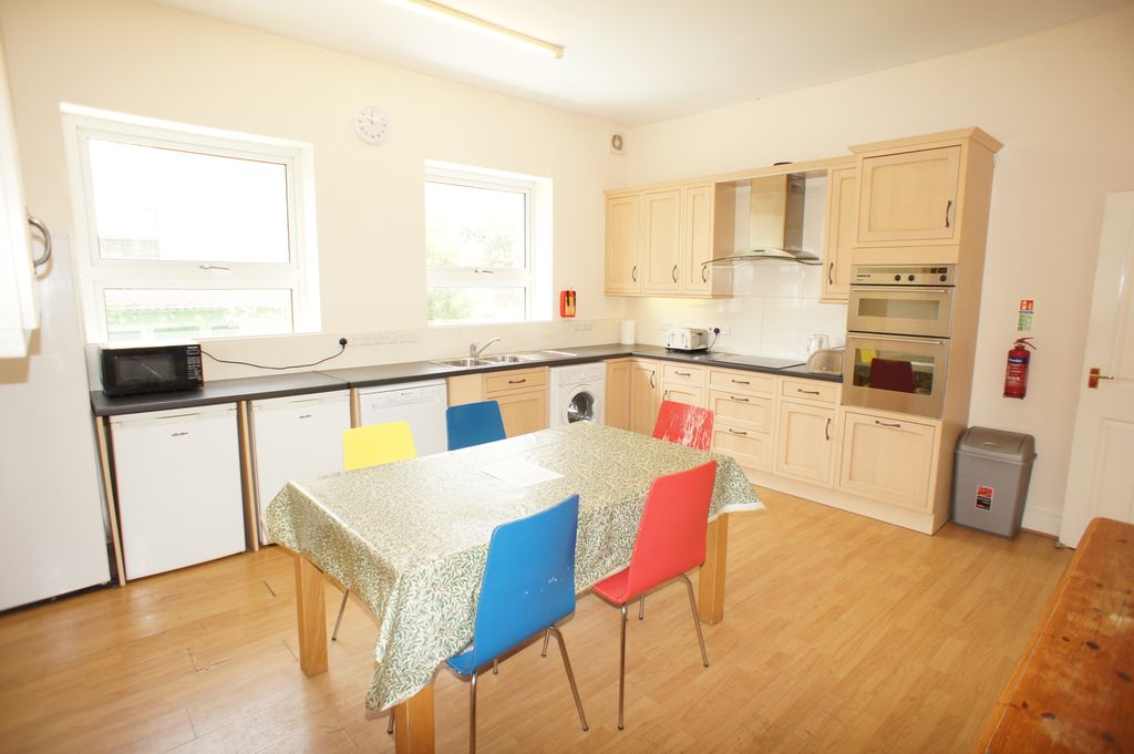 Property photo 3 of 26 Kitchen/Diner