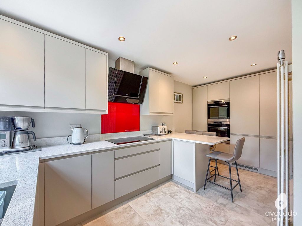 Property photo 2 of 25 5597453