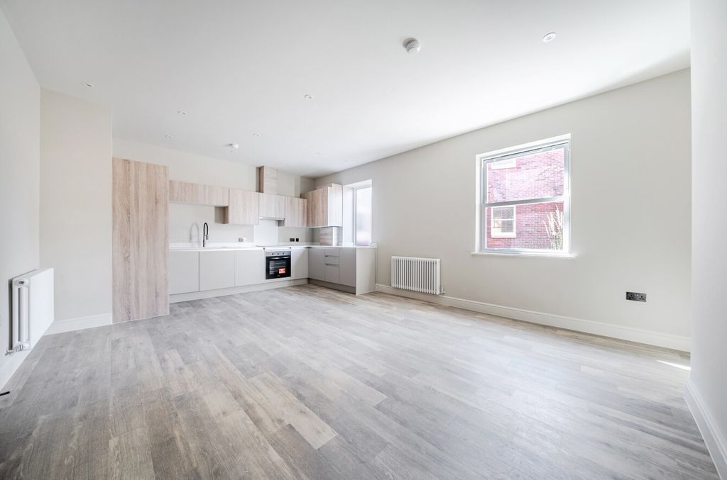 Property photo 3 of 11 1493974-1-6A54Dbd...